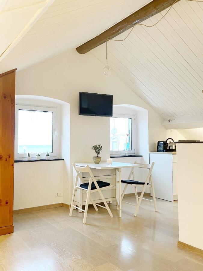 La Finestra Sull'Oasi Apartment Genoa Bagian luar foto