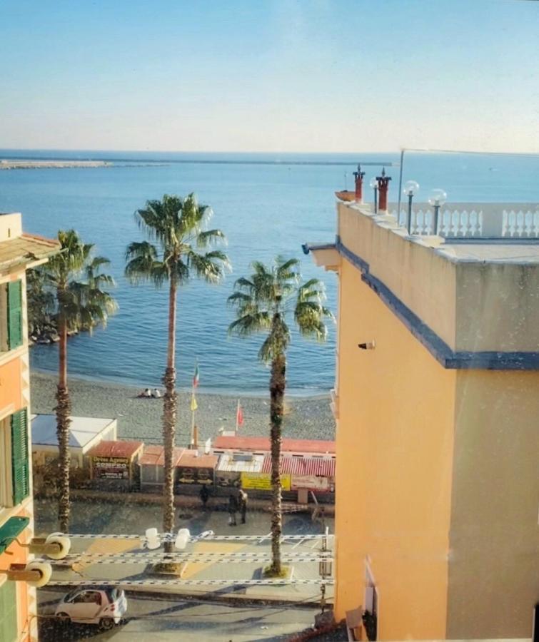 La Finestra Sull'Oasi Apartment Genoa Bagian luar foto